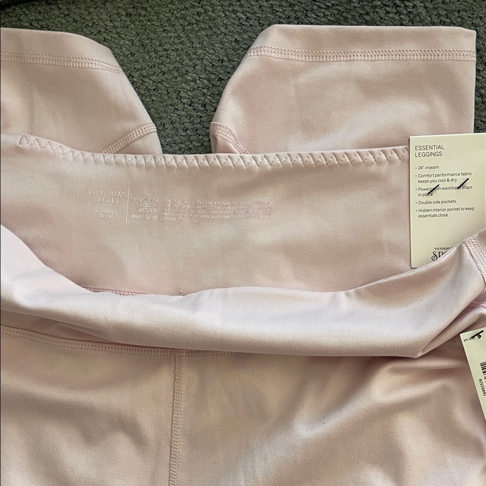 NWT Victoria's Secret Light Pink Capri Leggings - Women's - Picture 5 of 5